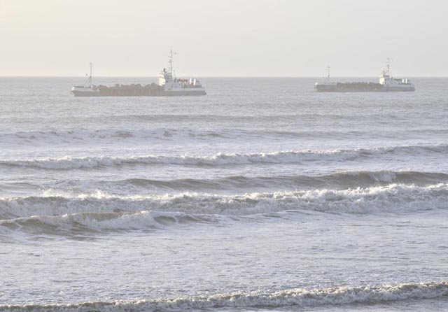 boulder-carrying barges, Tywyn sea defence scheme