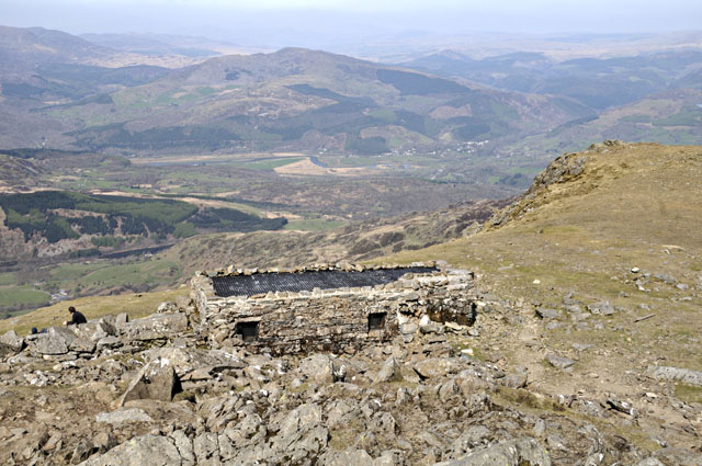 Cadair Idris via Minffordd Path: summit shelter