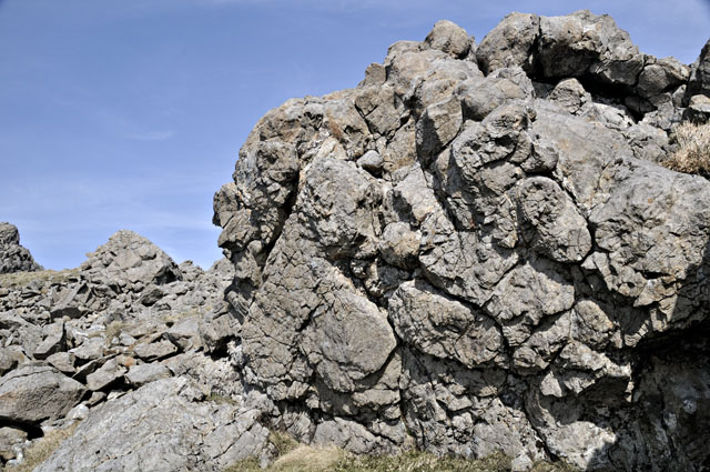 Cadair Idris via Minffordd Path: outcrops of pillow-lava