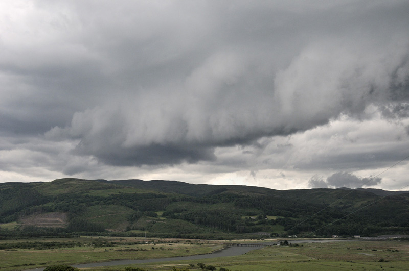 Outflow boundary moving R-L (SW-NE)