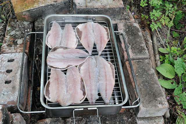 Smoked mackerel in preparation
