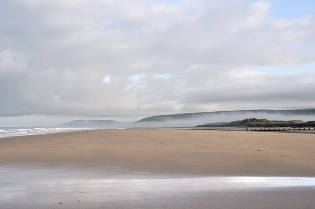 Dyfi Valley fog heads out to sea as a cold gravity-current