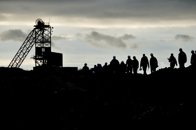 Parys Mountain - students heading back