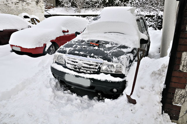 Digging out jeep, December 2010, Machynlleth