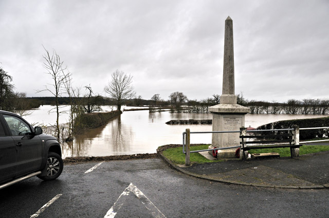 Severn at Severn Stoke, Worcester, 28th Dec 2012