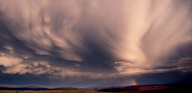 incredible sheared anvils with mammatus, dylife, may 2003