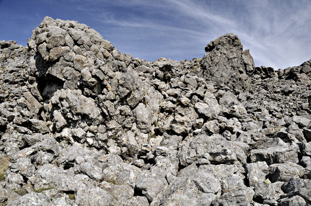 Cadair Idris via Minffordd Path: outcrops of pillow-lava