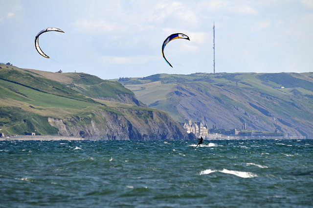 Kite-surfing
                                          borth