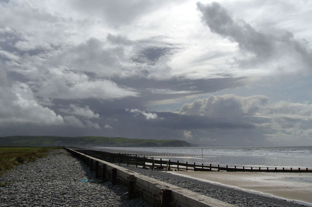 big showers coming in at Borth